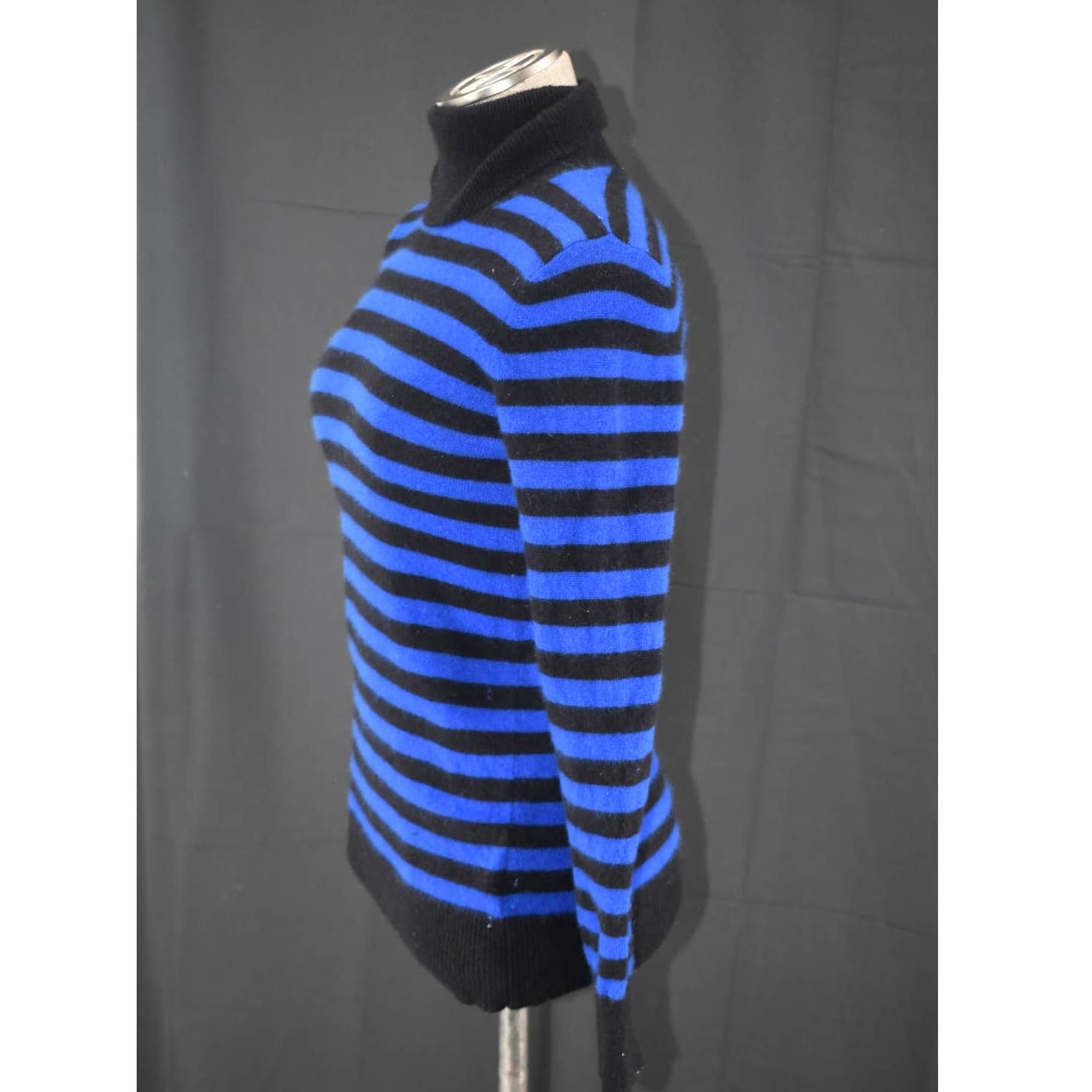 Bloomingdale's Cashmere Black and Blue Striped Turtle Neck Sweater - M
