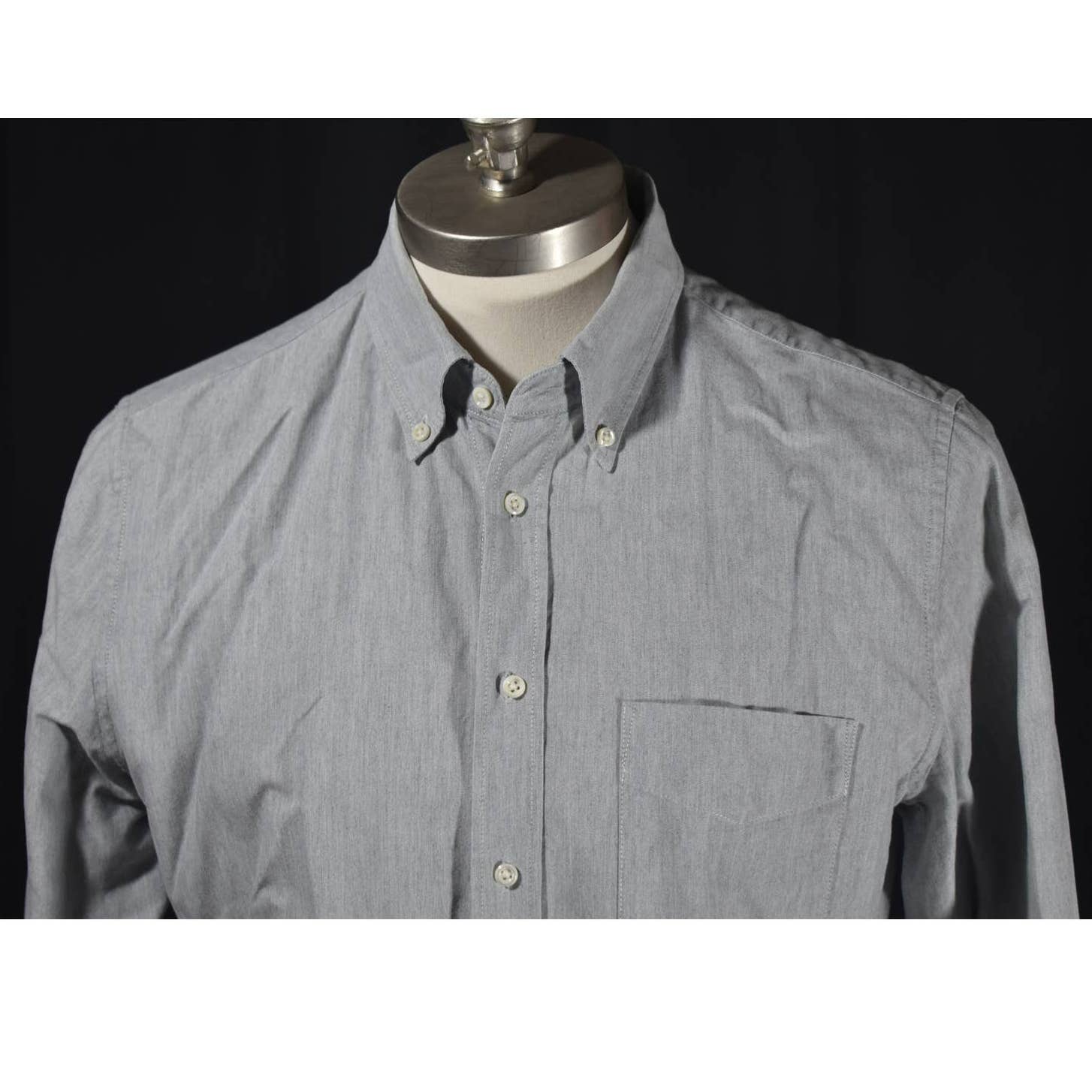 Everlane Gray Chambray Button Up Shirt - M