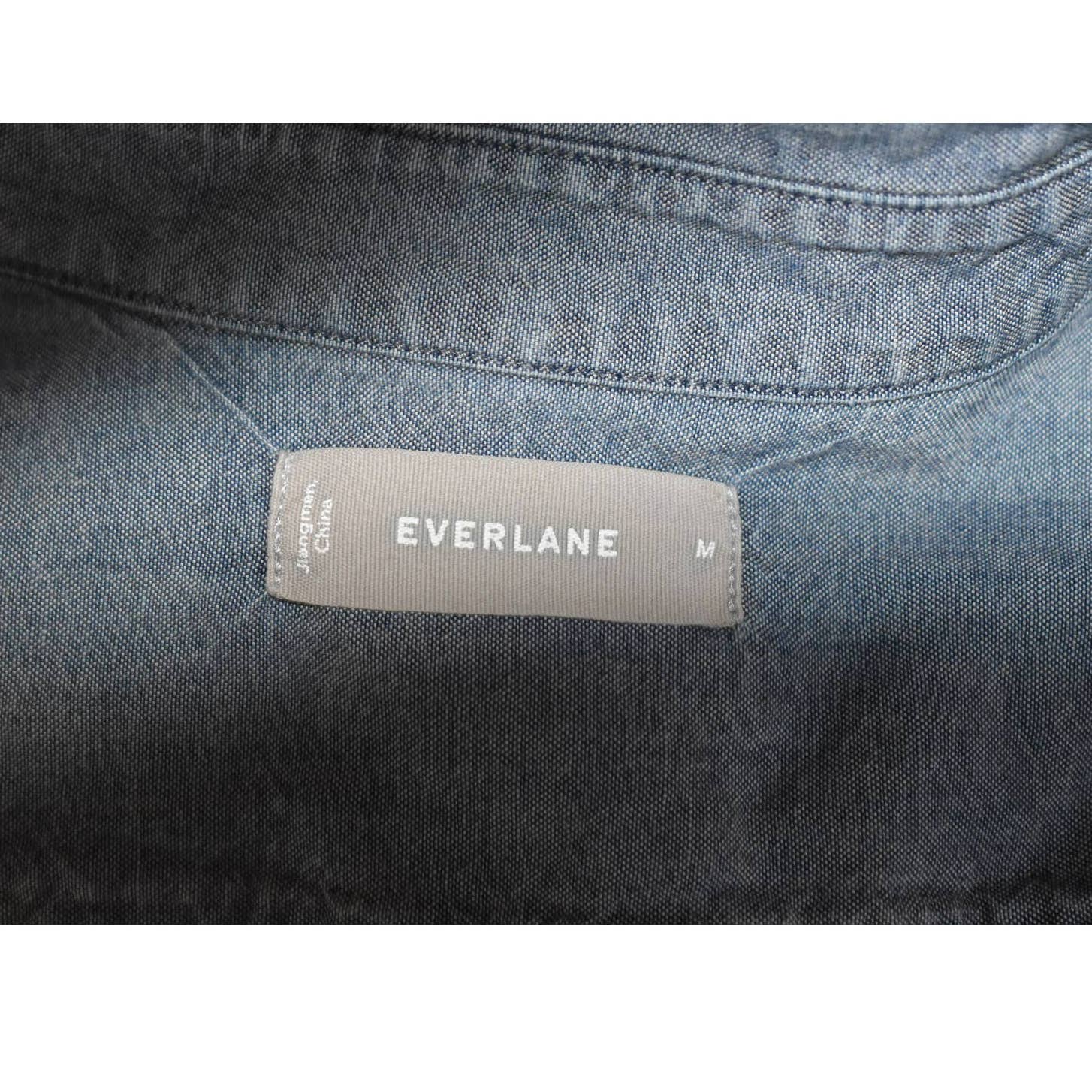 Everlane Blue Chambray Button Down Collar Shirt - M