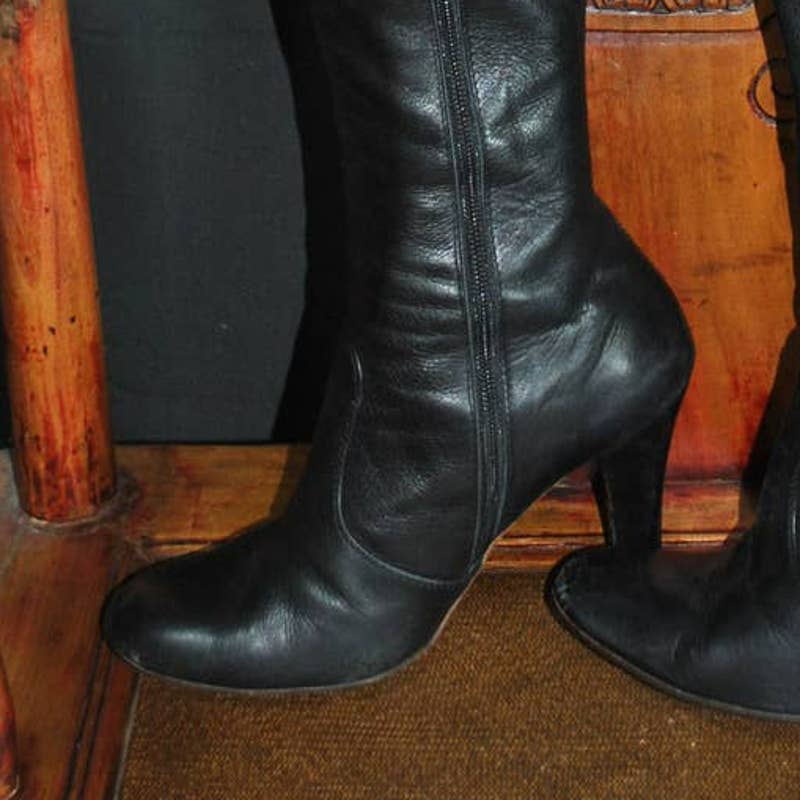 Marc Jacobs Black Leather Long Zip Up Heeled Boots - 9 M