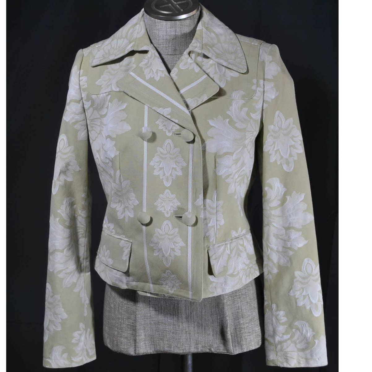 Luxury is a State of Mind Apostrophe Damask Crop Jacket - 4